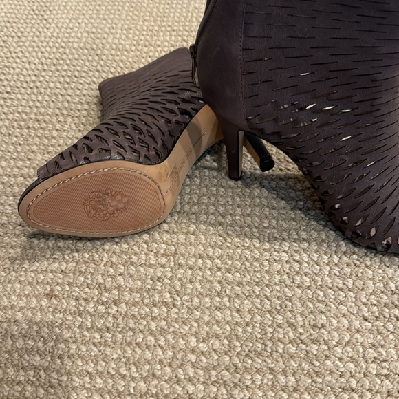 Woman’s boot with heels open toe - Picture 4 of 4